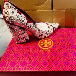 Tory Burch Francesca NIB size 6 Baroque embroidered, pearl studded, mirrored